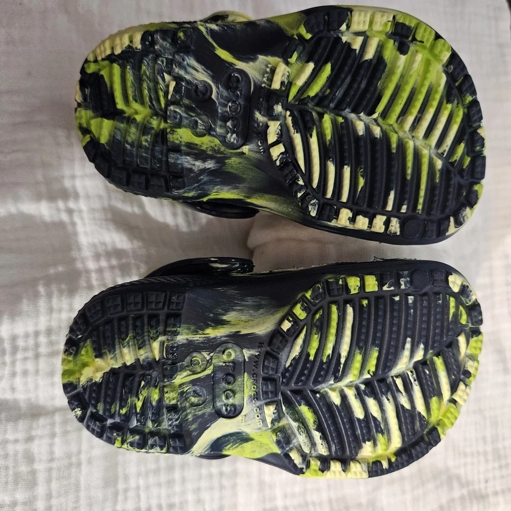Crocs Toddler‎ Size C4 Black and Green Marbled Tie-Dye Crocband Shoe 4